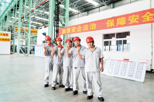 軋鈦帶卷像搟面，你們“鈦”棒了